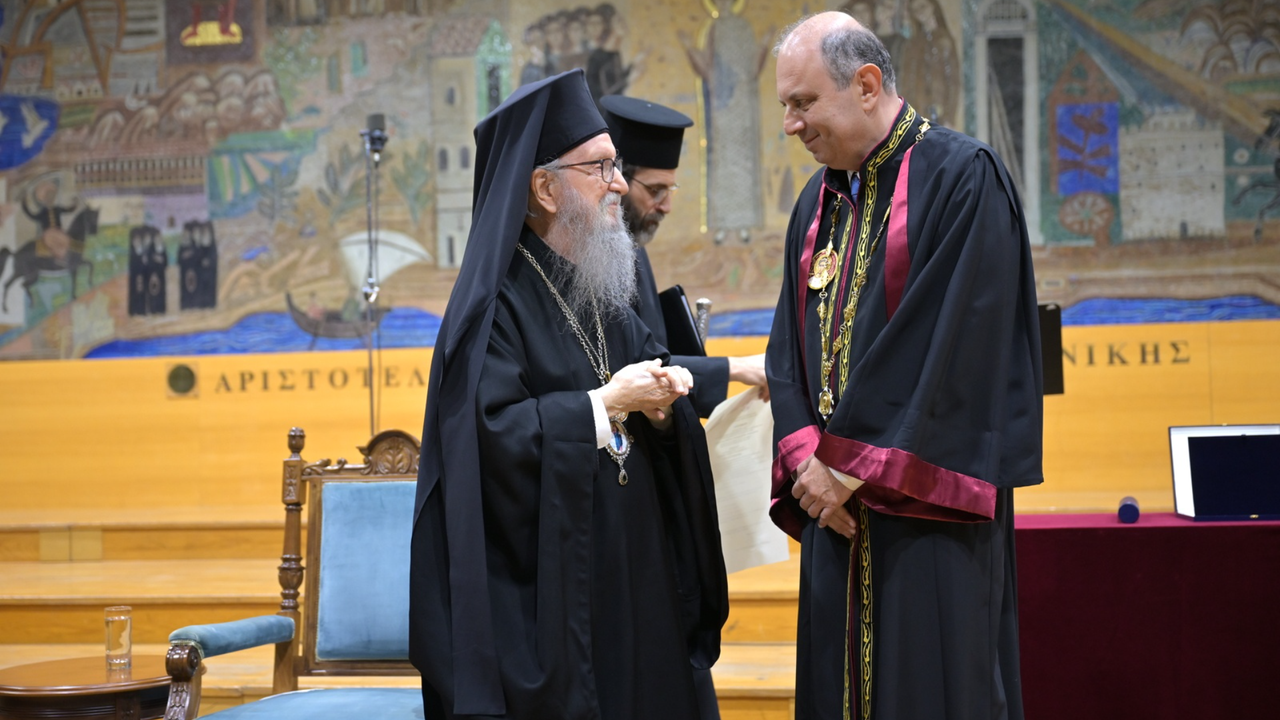 Το Έμβλημα «Άγιος Δημήτριος» απένειμε το ΑΠΘ στον Σεβασμιότατο...