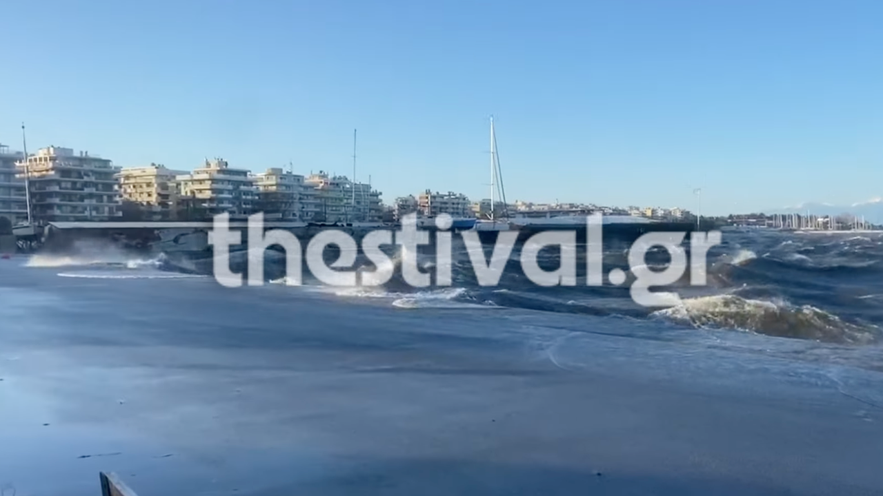 Θεσσαλονίκη: Ο Θερμαϊκός «βγήκε» στη στεριά - Δείτε βίντεο