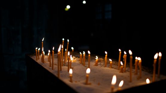 Αγωνία για τη μεταφορά του Αγίου Φωτός εν μέσω πολέμου στη Μέση...