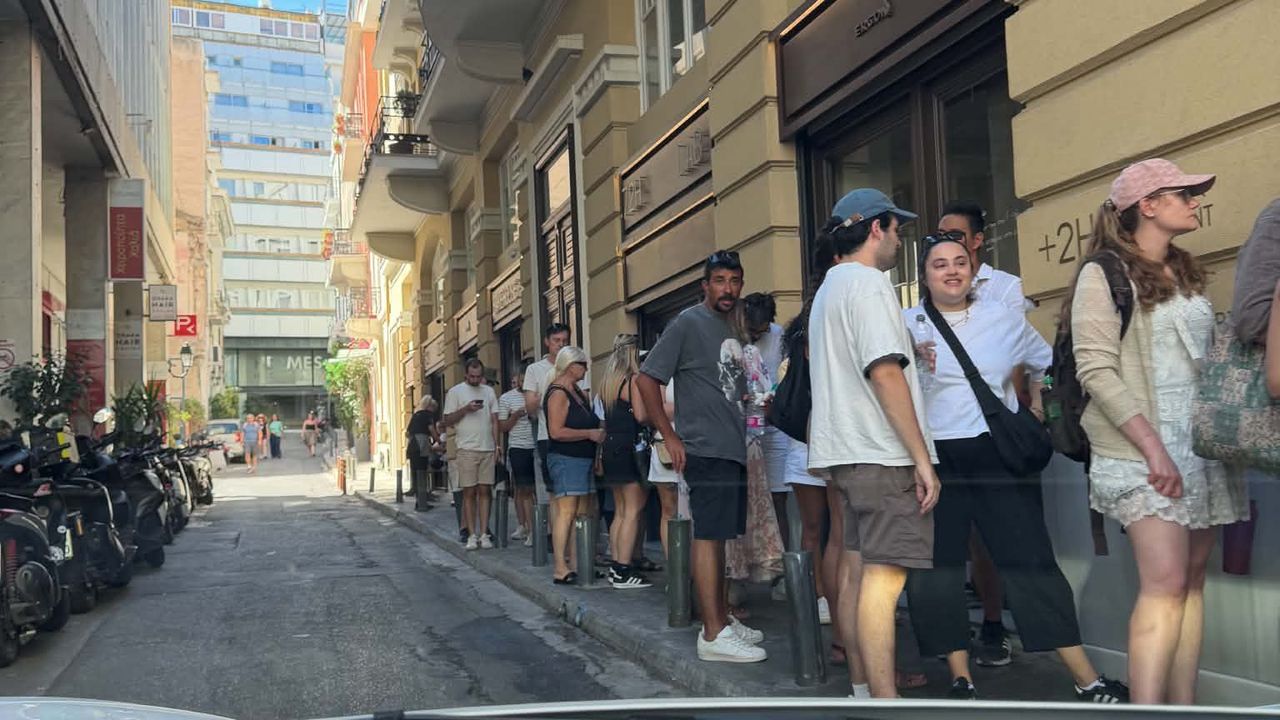 Αθήνα: Ουρές έξω από τον φούρνο 72H Artisanal Bakery