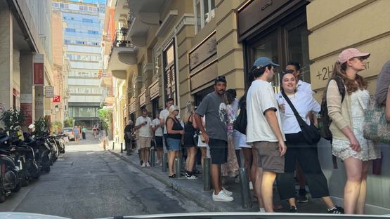 Αθήνα: Ουρές έξω από τον φούρνο 72H Artisanal Bakery