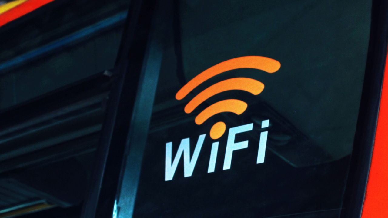 Δωρεάν Wi-Fi σε 30 ηλεκτρικά λεωφορεία του ΟΑΣΘ – Πώς συνδέονται οι επιβάτες