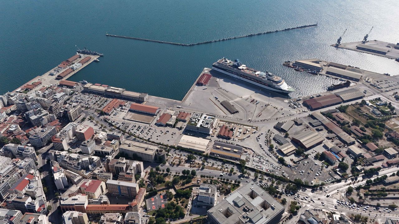 Ο 14ος Νυχτερινός Ημιμαραθώνιος Θεσσαλονίκης - ZeniΘ για πρώτη φορά περνά μέσα από το λιμάνι