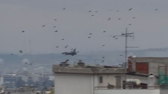 Υπερβολικά ξυστά στις πολυκατοικίες φέτος η πρόβα του F16 στη...