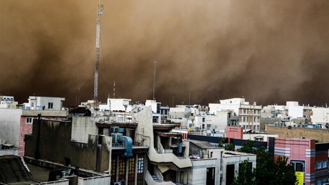 Dust storm sweeps over Tehran