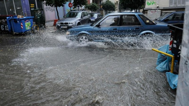 Thessaloniki: Within ten minutes flooded roads 
