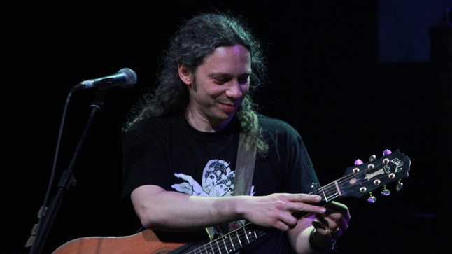 Ο Αλκίνοος Ιωαννίδης στο Club του Μύλου