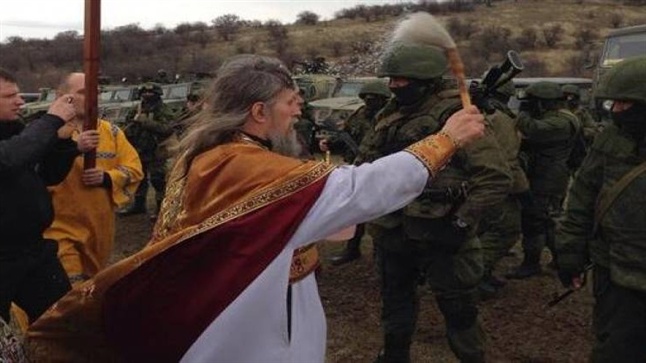 Ετοιμοι για επίθεση οι Ρώσοι στο Perevalnoye - Ιερείς κοινωνούν...