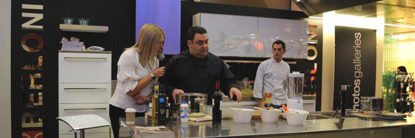 O Χριστόφορος Πέσκιας μαγειρεύει στο notosgalleries